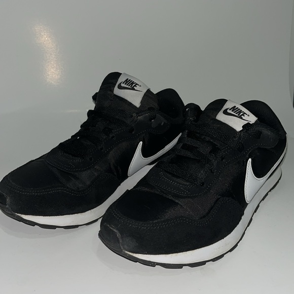 Nike MD Valiant GS with the Box - Picture 6 of 8